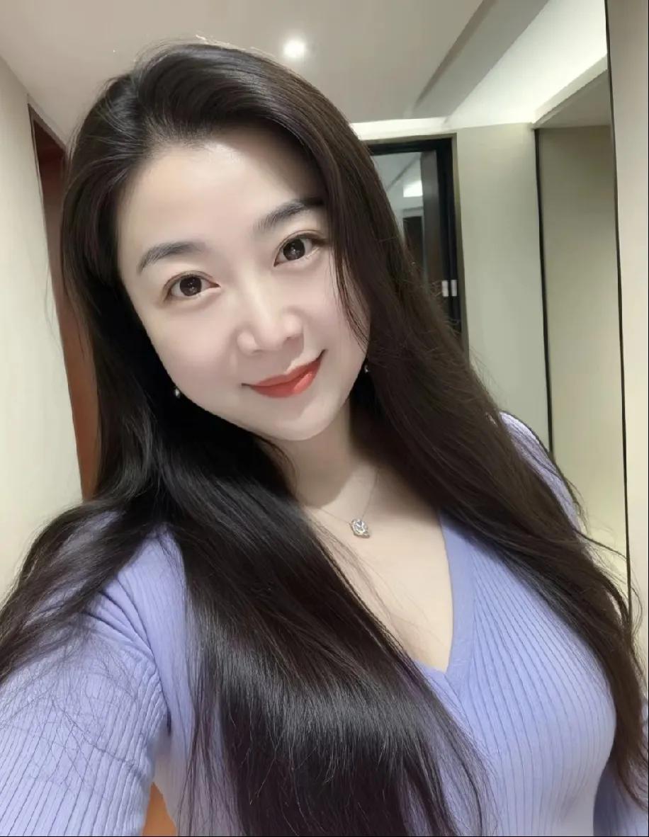 一个女人最大的魅力
是来源她自身的修养
美貌只是一个表象
内外的人品才是重要的