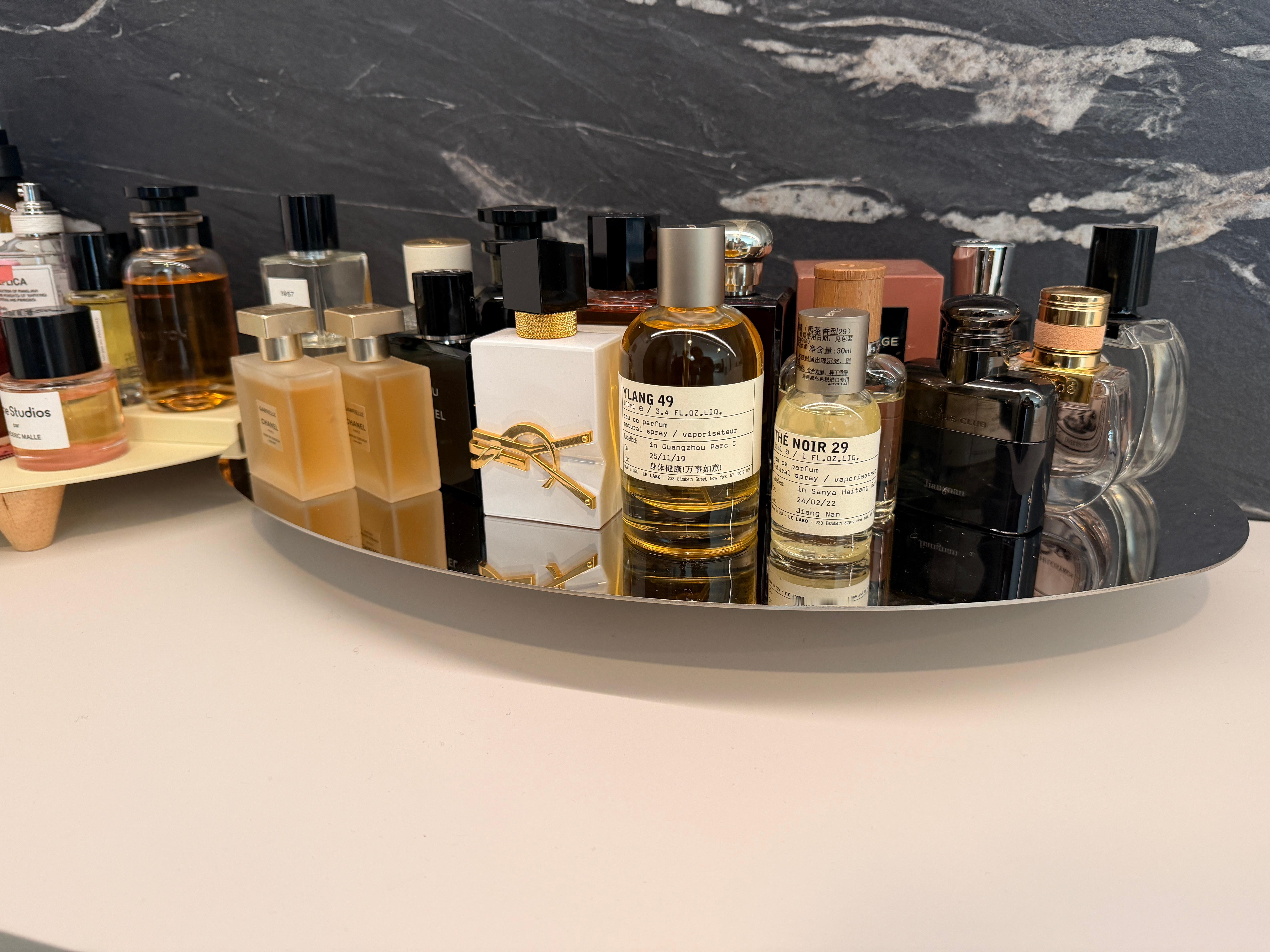 工作室一角香水收纳换成【托盘】质感度直接up！ 合肥