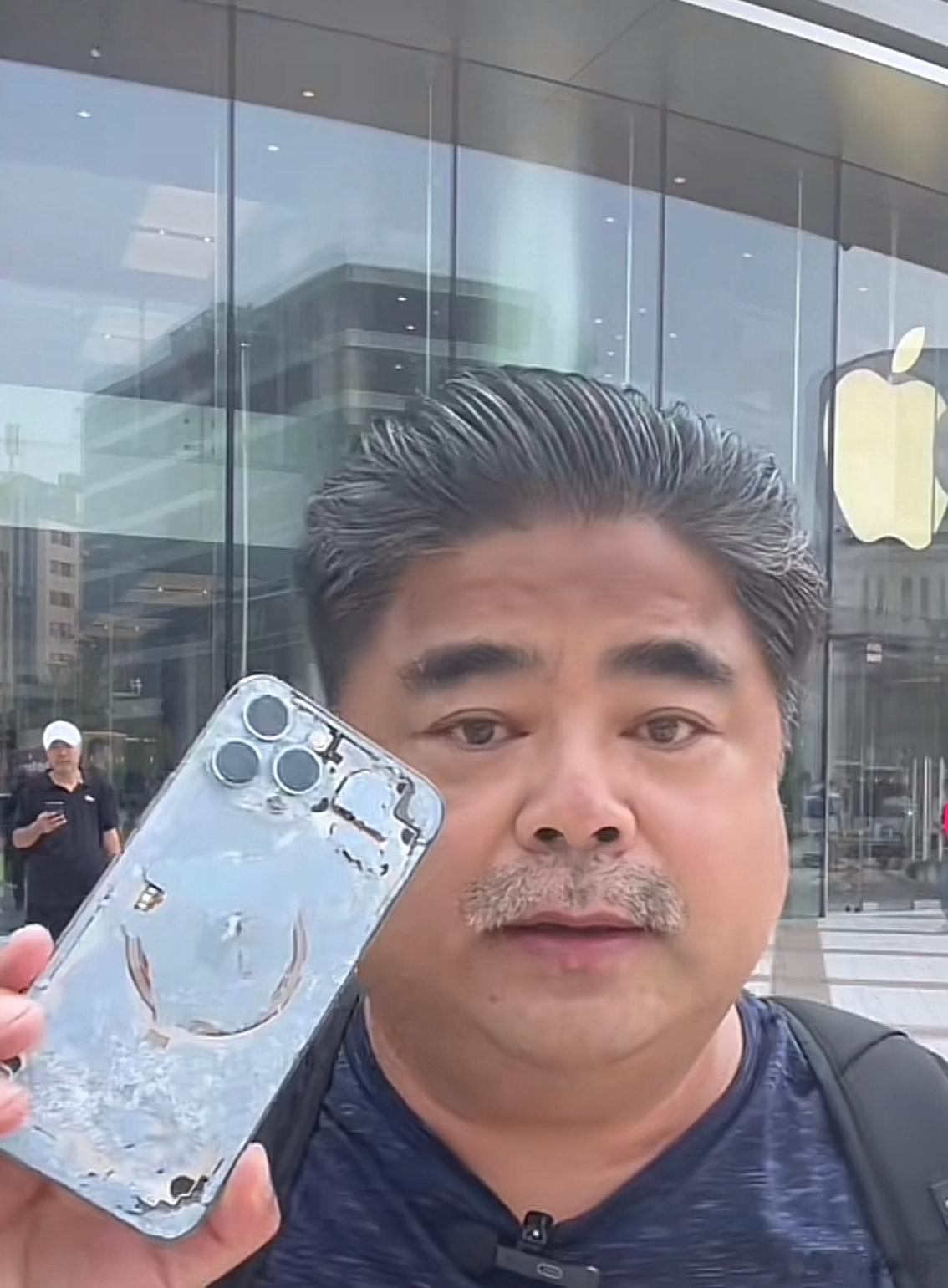 演员刘金秋雅老公自述，自己去年在苹果专卖店买的苹果iPhone13ProMax出