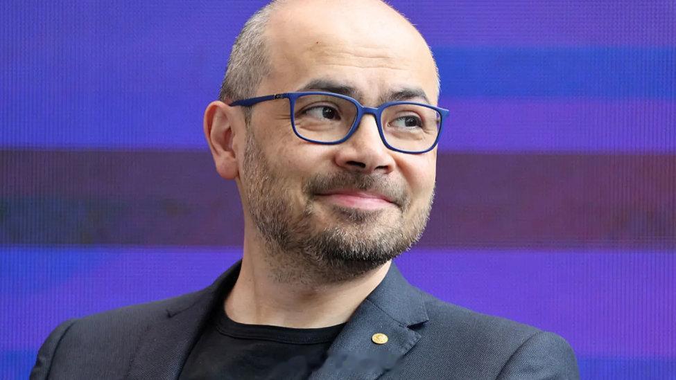 谷歌旗下 AI 公司 DeepMind CEO 德米斯 · 哈萨比斯 在接受采访