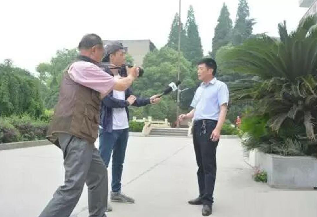 提起湖北省襄阳市襄城区杨威中学的徐校长，他可是当地教育界的名人，在2021年被授