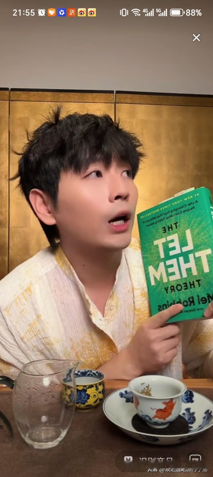 你们喜欢中灿的直播吗？
从东方甄选离职后，中灿也开始直播。
也许因为当过雅思教师