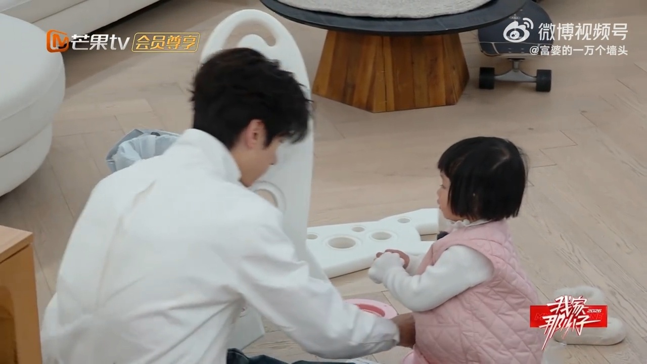 外甥女喊余承恩妈妈我家那小子小家伙一眼相中自行车，余承恩宠溺表示舅舅来买 