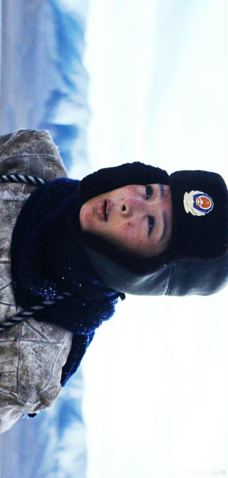 杨紫白玉兰颁奖典礼艺人高原上的守护者，也是正义的使者，白菊用青春阐释了什么叫热爱