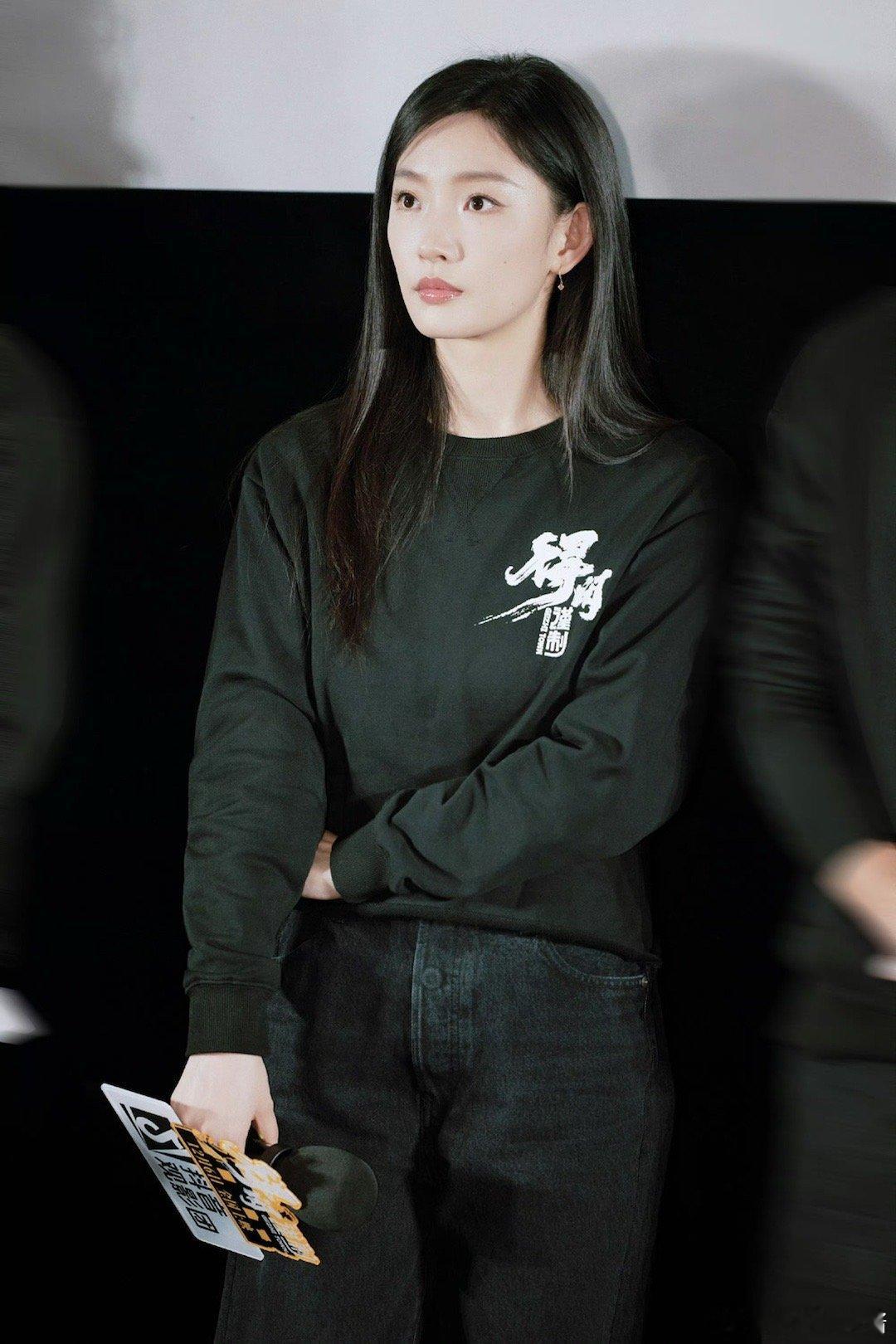 周依然演技好差，她演正经角色，也一股小人得志感 