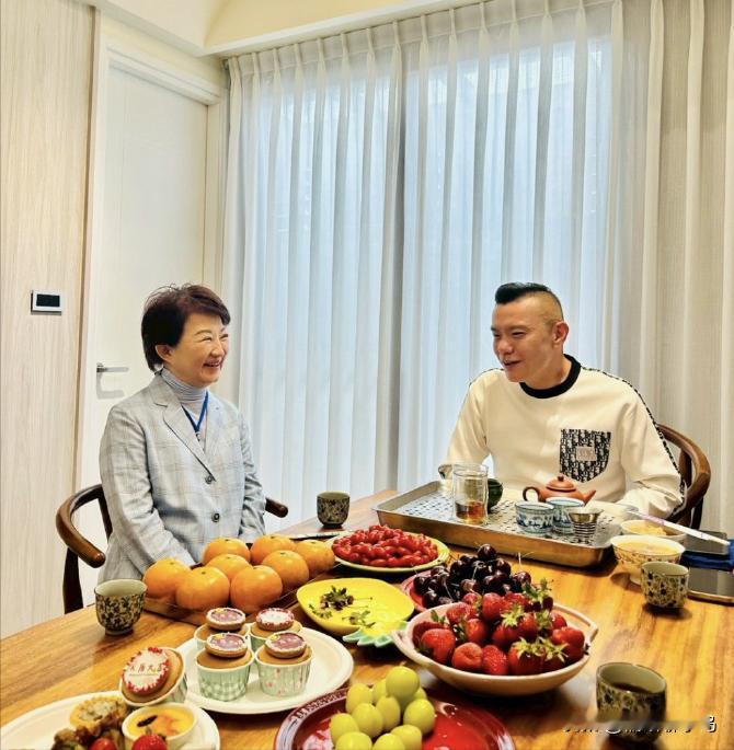 吃里扒外！民众党议员江和树表态支持卢秀燕选2028大位 ：给台中一个机会
 
距