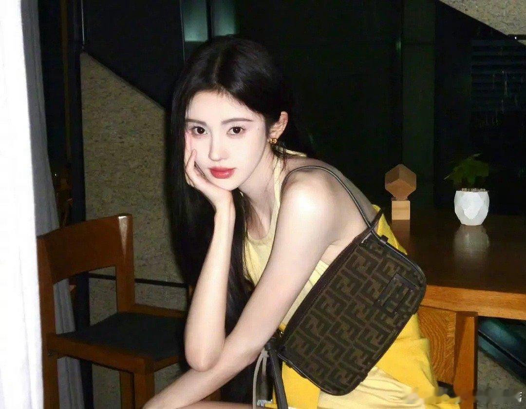 鞠婧祎时尚感好强，完全没有网感了 ​​​