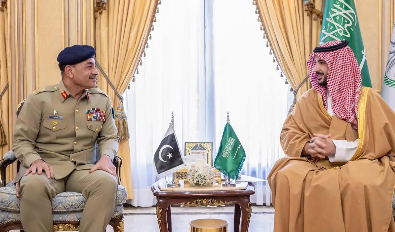 巴基斯坦武装部队总参谋长阿西姆·穆尼尔向沙特阿拉伯国防大臣哈立德·本·萨勒曼承诺