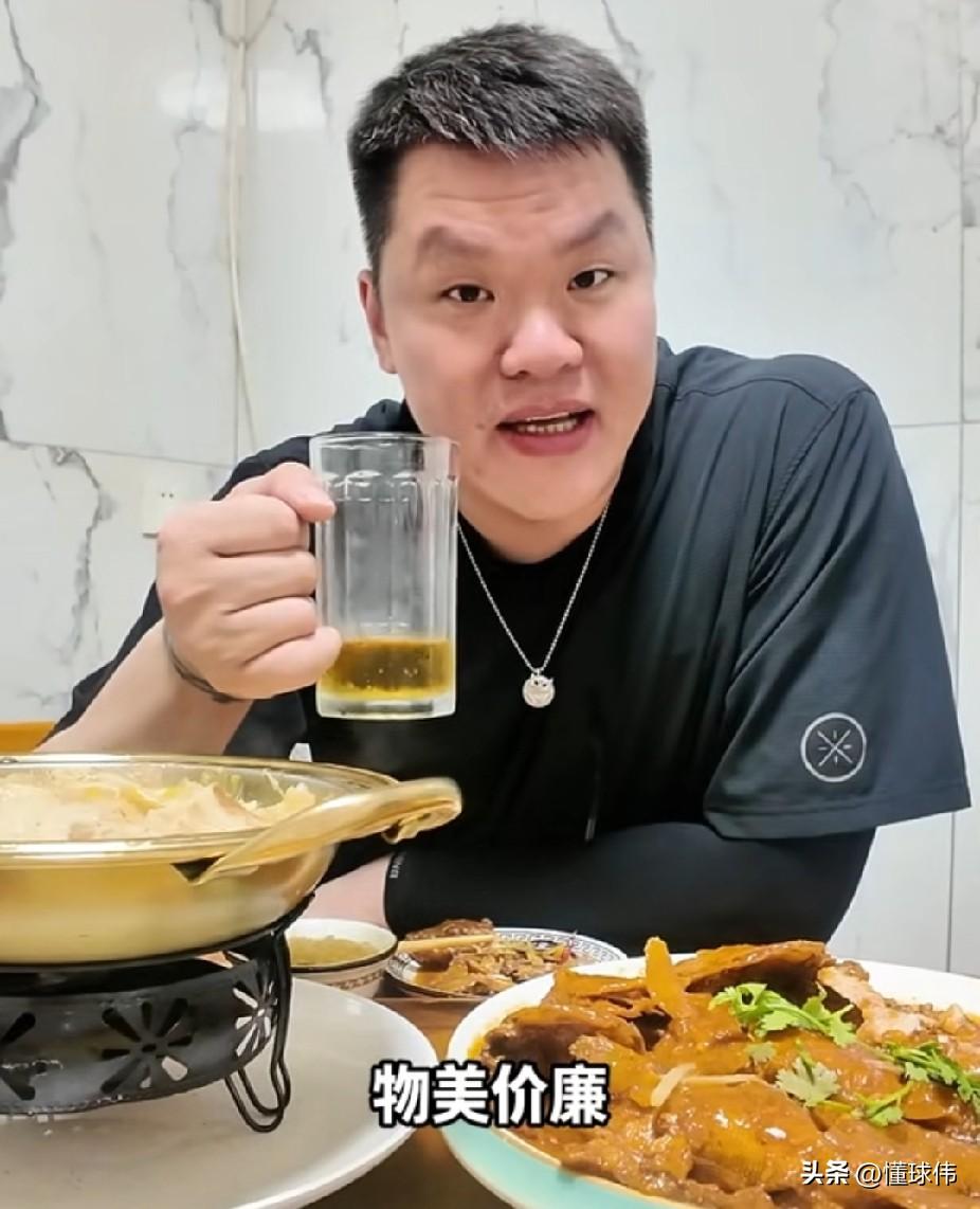 朱芳雨谈东北菜：

“这东北菜，真的是物美价廉，量大实惠，而且味道真的非常不错，