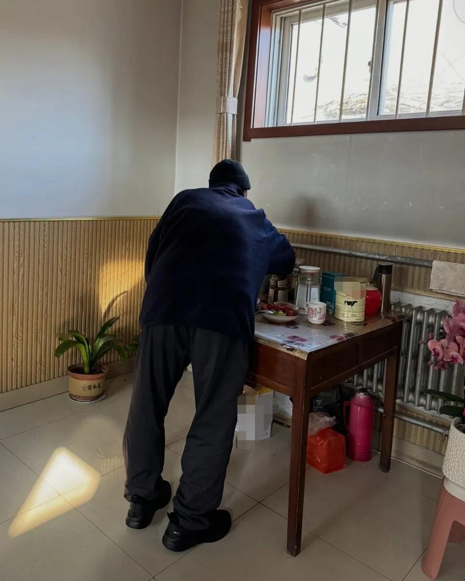 我发现我姥爷才是人间清醒！

姥爷今年93，从20年前，姥姥去世后，他就不再种地