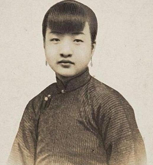 1945年，宋子文上海偶遇旧情人盛爱颐，主动上前想要搭话，冷不料盛爱颐却冷漠地说