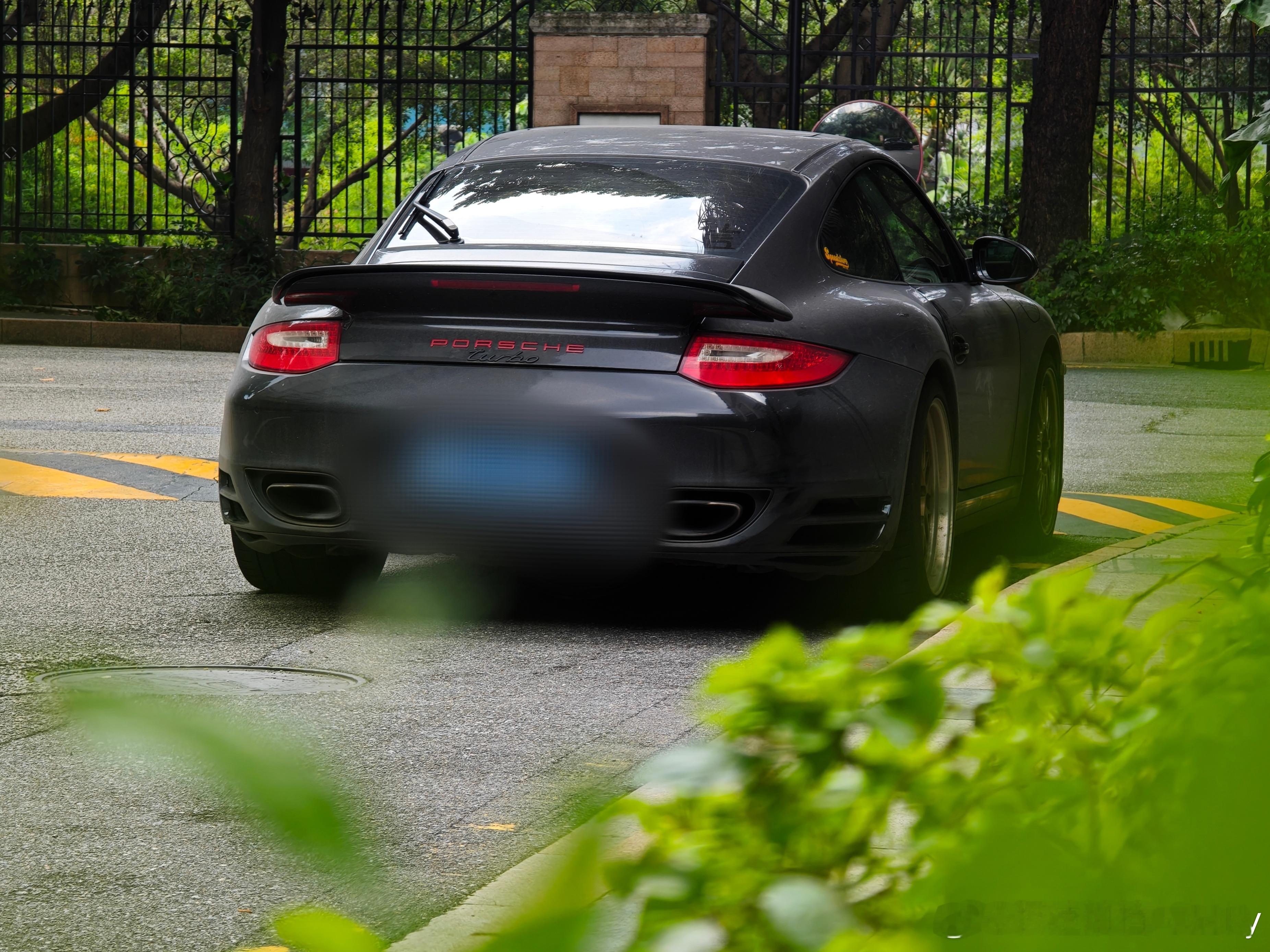 我真是想象不出什么比911 Turbo更好的个人代步车。很多人可能不太明白一台零