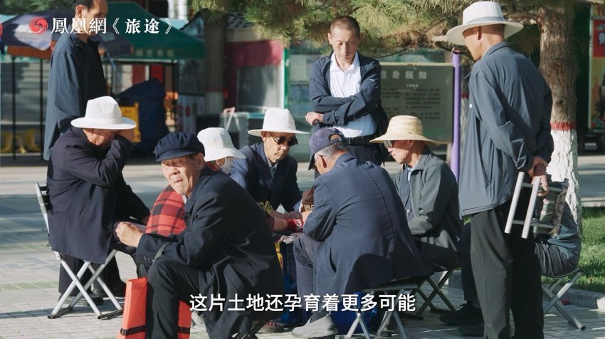 甘肃古浪人把黄沙变宝地古浪的故事告诉我们人可以改造环境。不惧艰苦条件，治沙护绿，