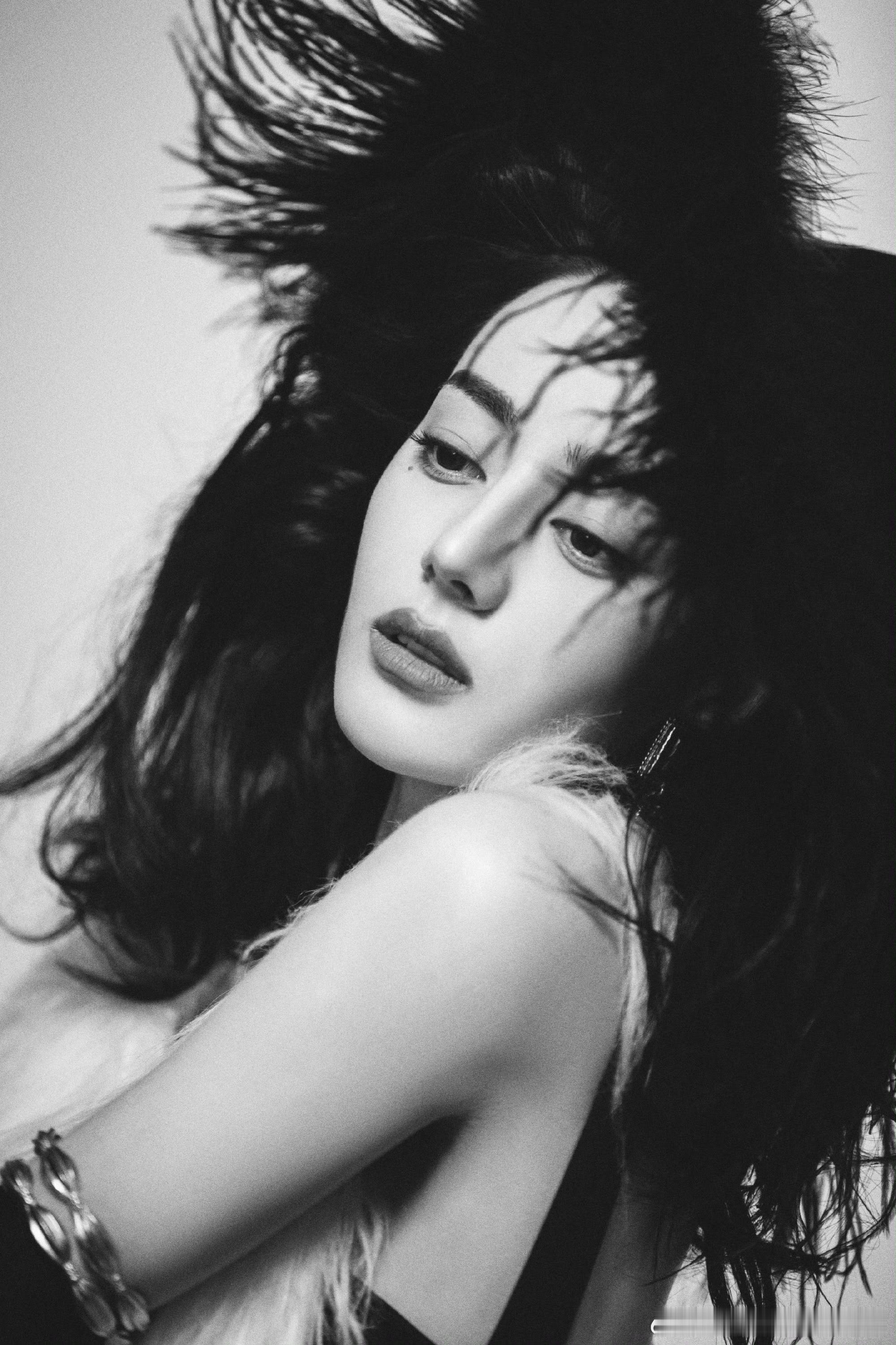 迪丽热巴叫杨幂大美美美美美女 dlrb迪丽热巴提前两分钟上线卡点给杨幂庆生 正所