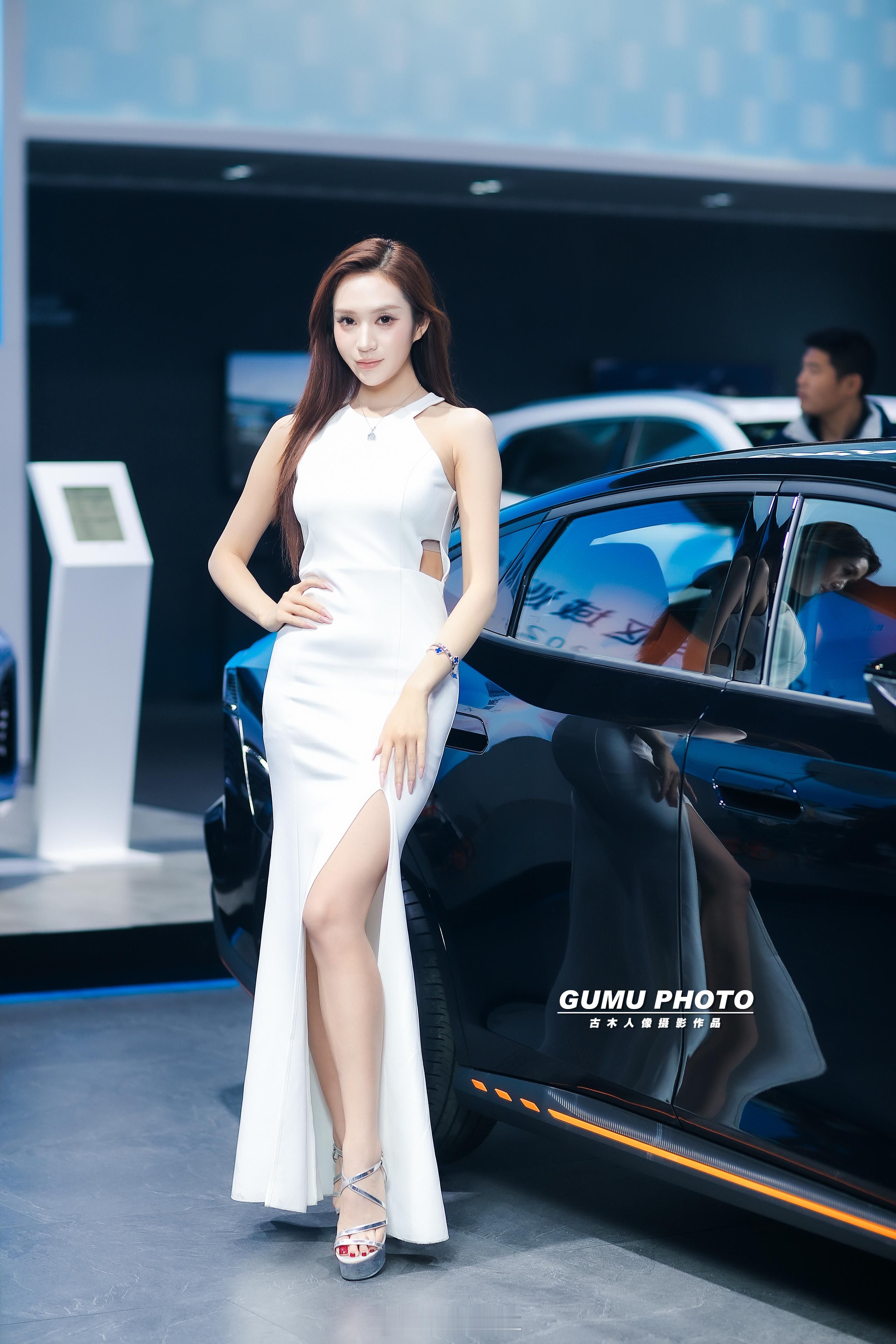 2025重庆汽车消费节长安汽车展台模特小姐姐。2025重庆汽车消费节      