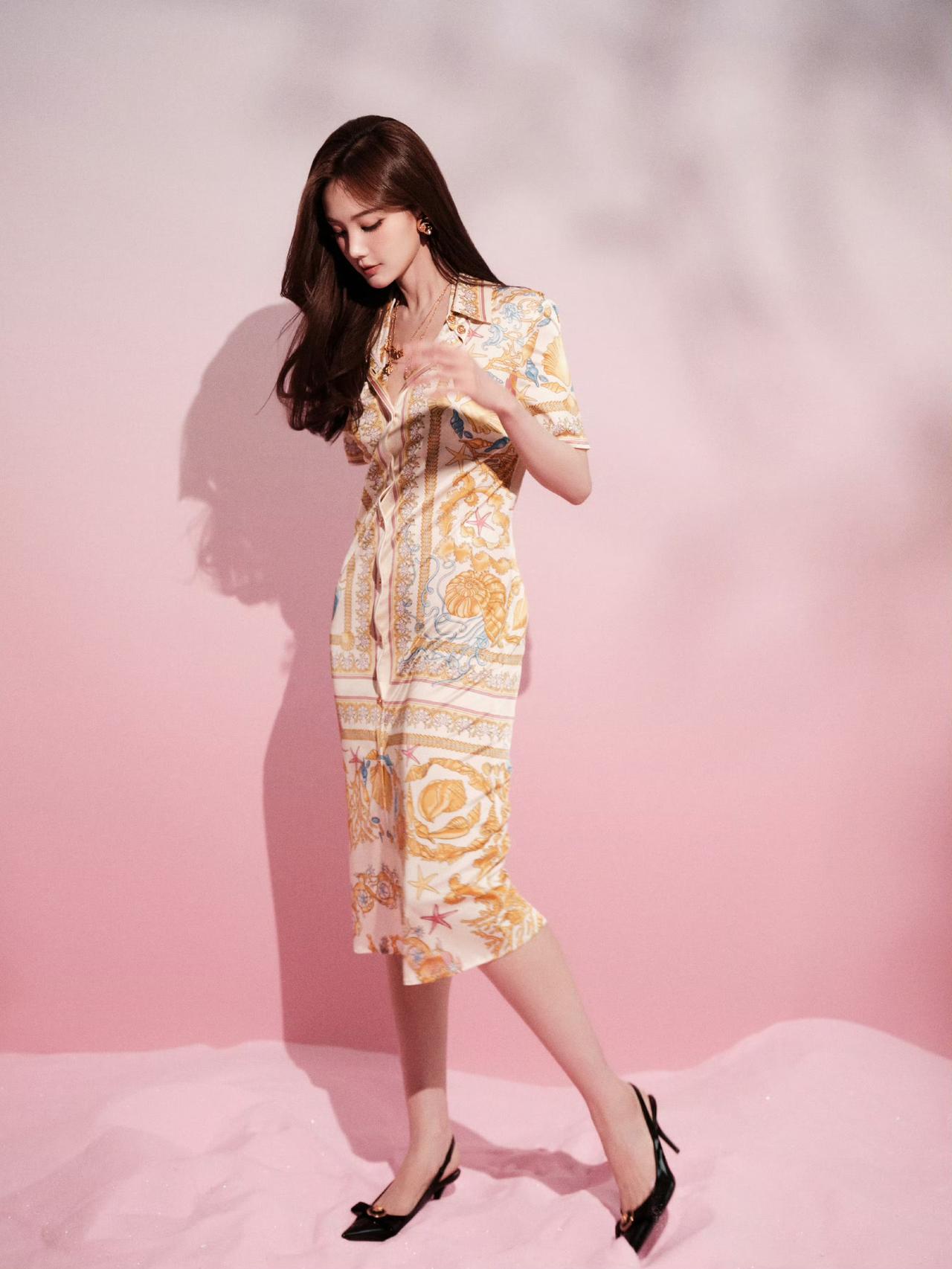 优雅复古风，印花连衣裙，尽显女性魅力！🌸👗💃李一桐！！！