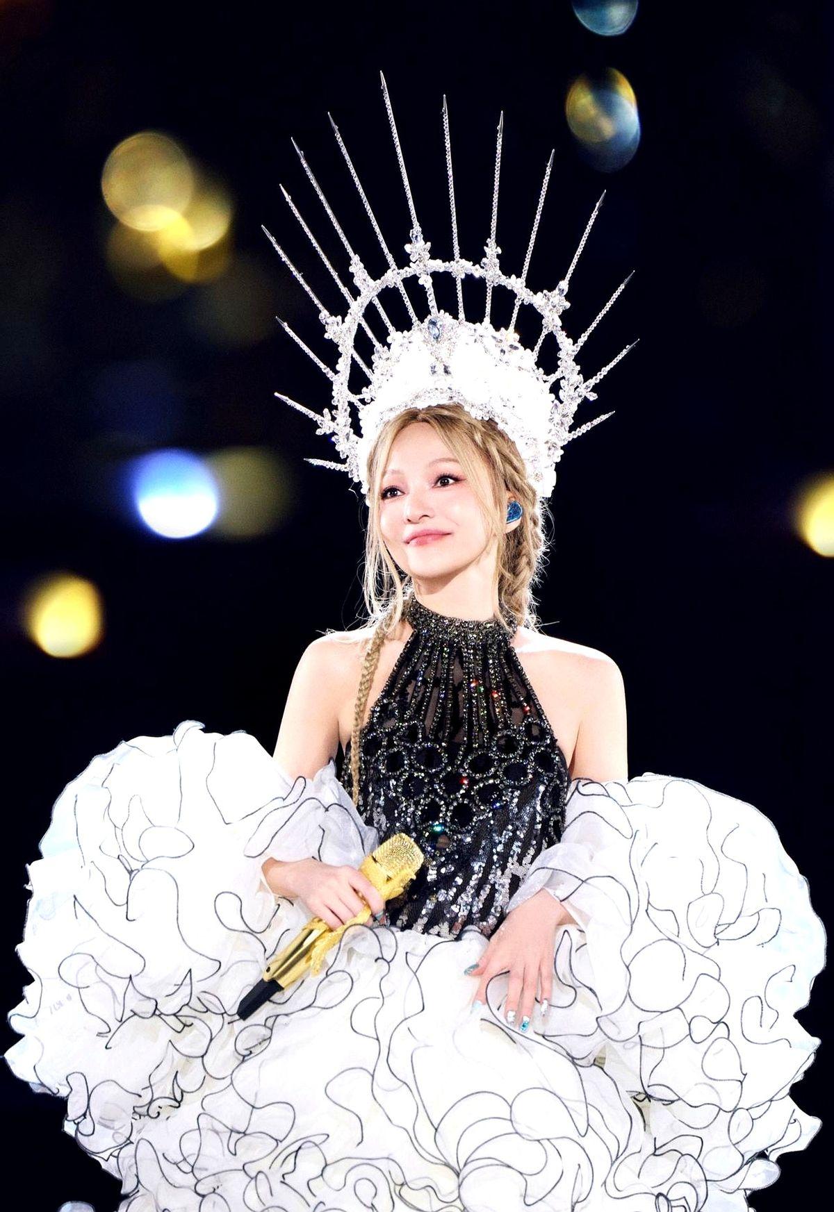 大家都在猜，43岁的张韶涵为啥还不结婚。

答案很简单，她根本不需要靠婚姻来证明