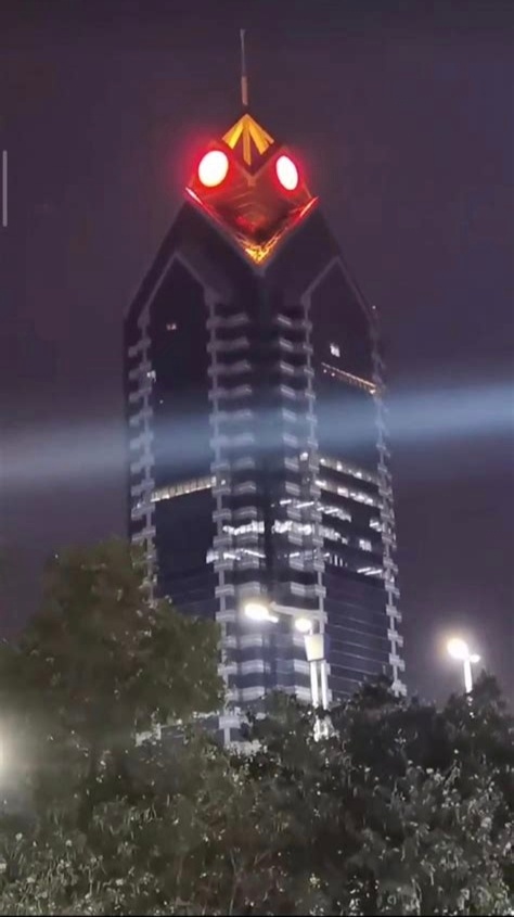 今天下午刷爆全网的飞机让我想到了一位故人 