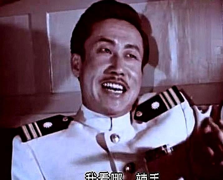 老电影《海鹰》里一句台词，让俩老影迷争得面红耳赤。

“这孙舰长连字都不认识，把