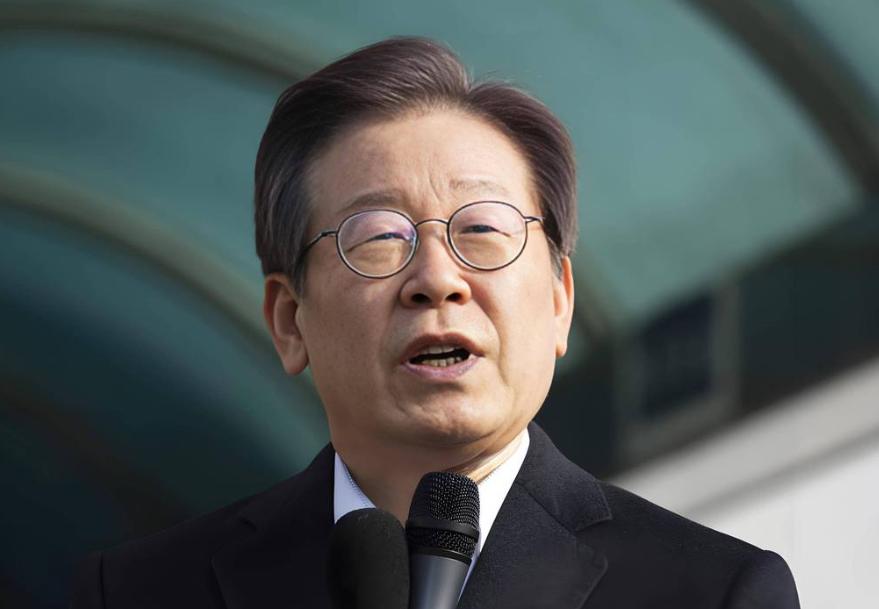 李在明访华，
财阀才是真主角！


李在明这次来
明明带了两百多人的团
镜头却总