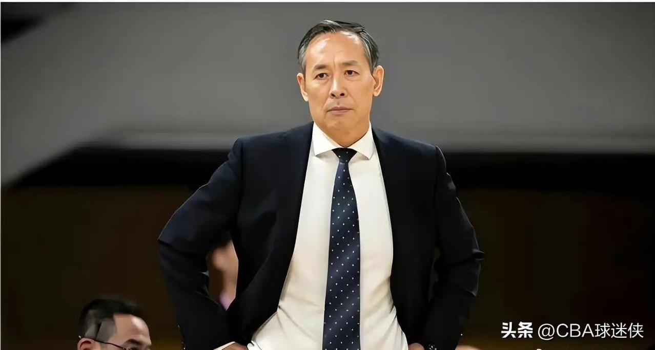 北京男篮深陷伤病潮！许利民亲承雷蒙休战一周，曾凡博无限期缺阵，豪华阵容恐成笑话？