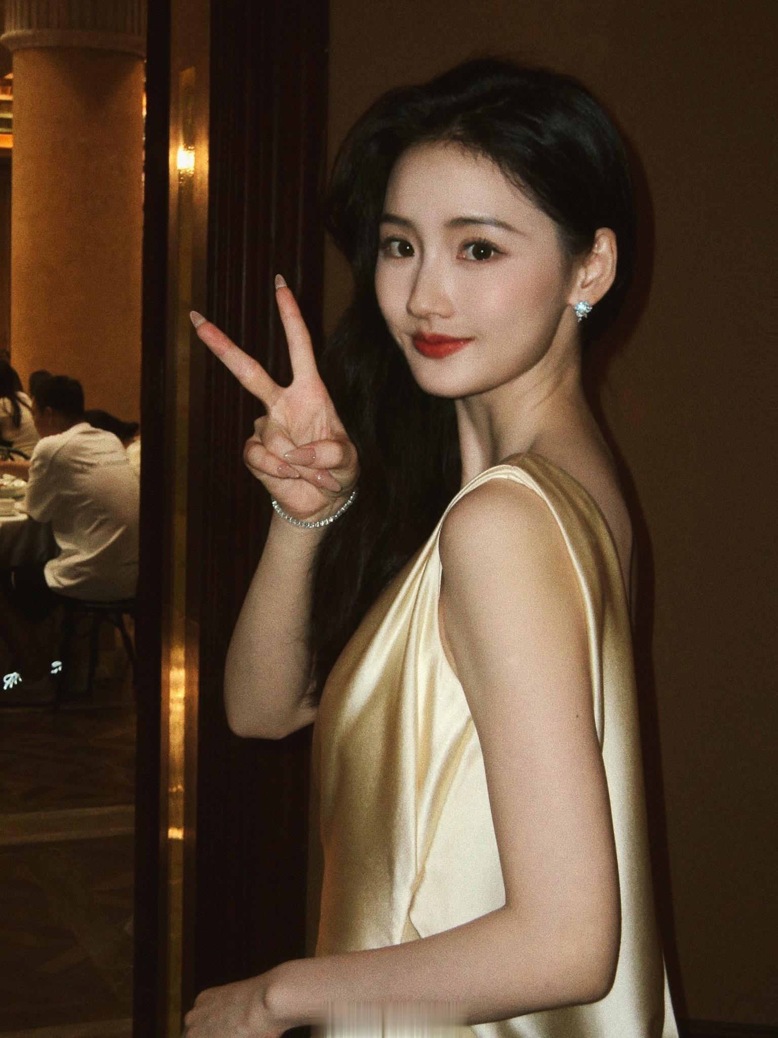 朋友们的视角第2⃣️波🥳📸️一下从婚礼的气氛中出来还觉得有点恍惚😶‍🌫️