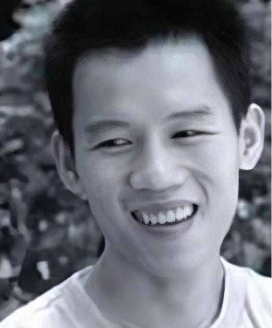 2003年的珠海，一名23岁保安冒死救下正被3名歹徒侵犯的女教师，谁知两年后，他