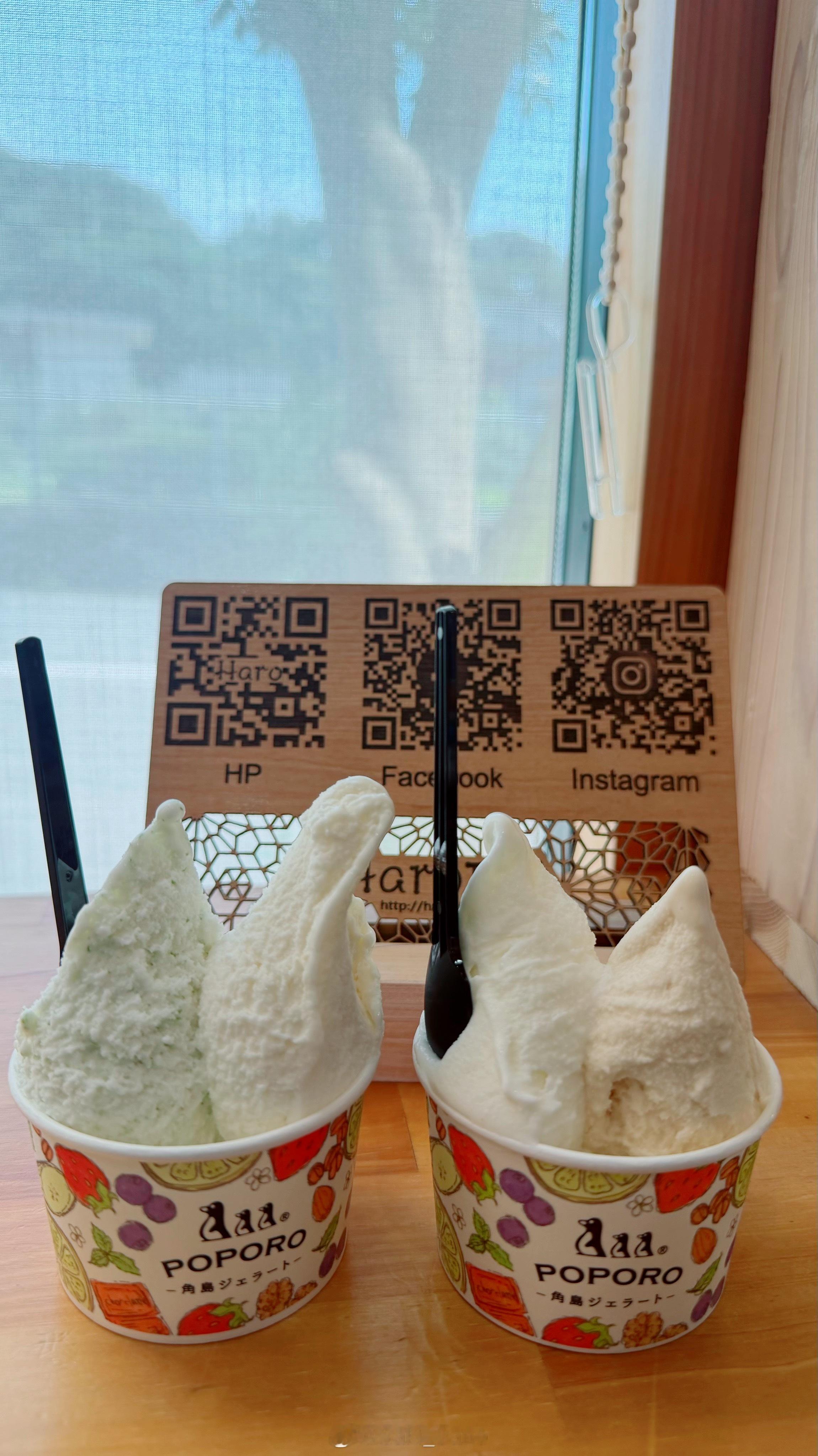你日熊孩子已经皮到什么程度了拍个照的功夫 他伸手捏了gelato的尖无敌好吃
