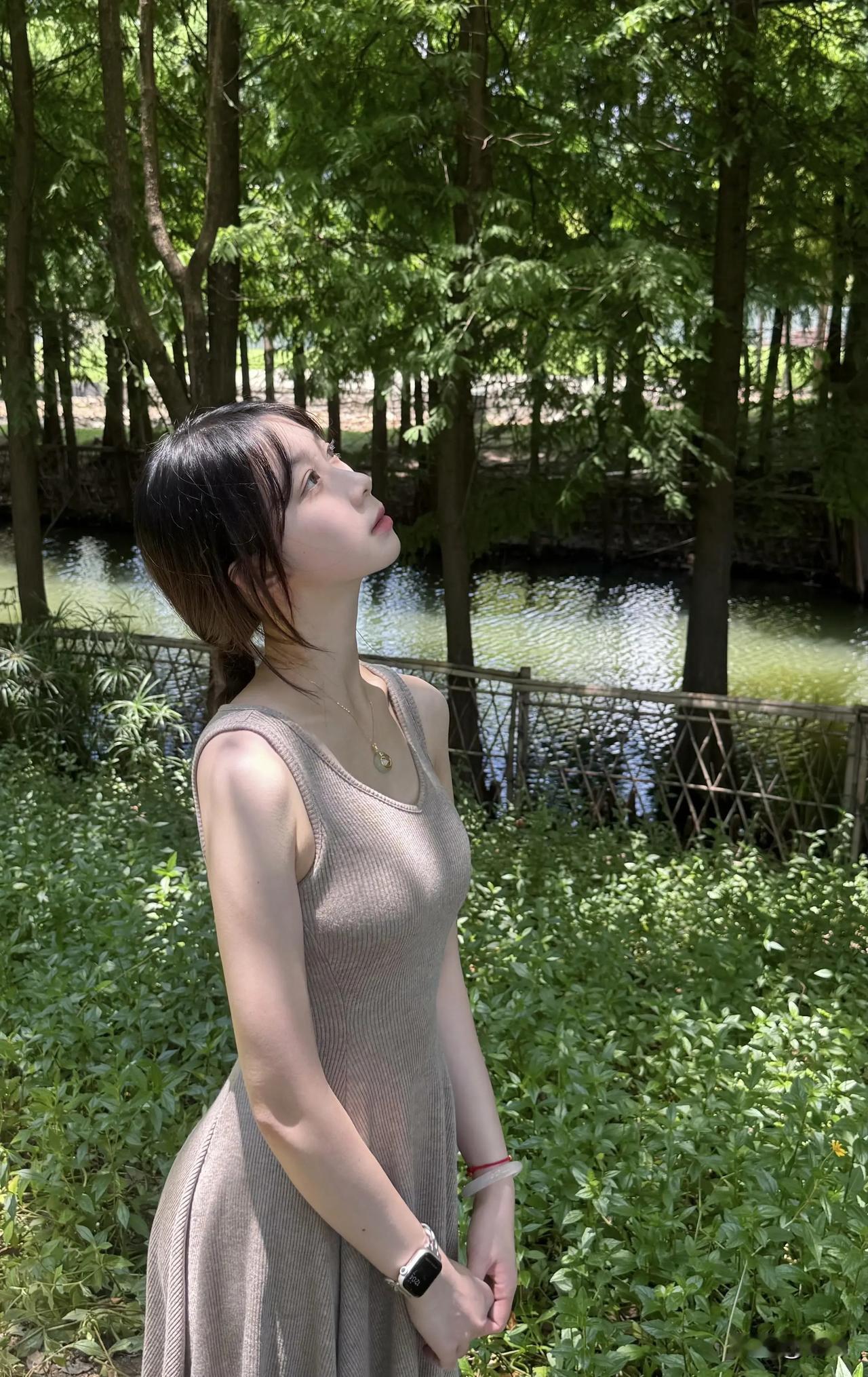 连雨不知春去，
一晴方觉夏深。

独立自信的女生魅力有多大 女生怎么穿搭会看上去
