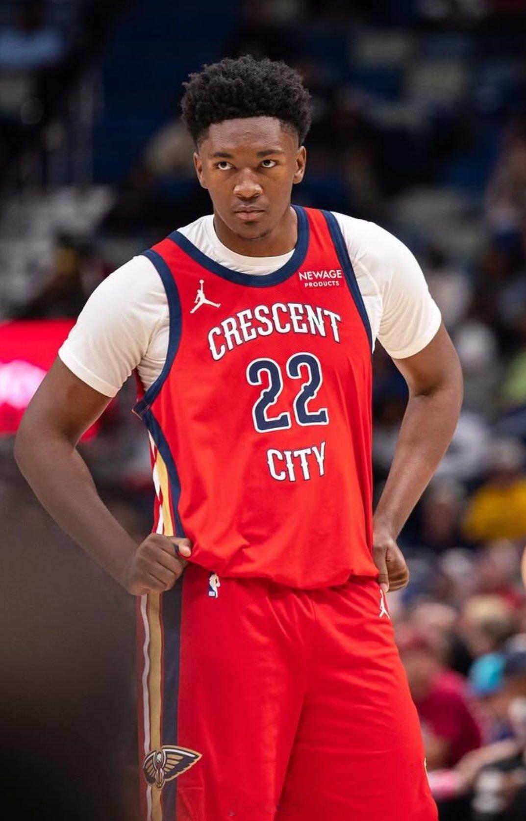 奎因这小伙子真挺厉害。长着一张看似憨厚的脸，但打球极其聪明。今天面对约老师拿到生