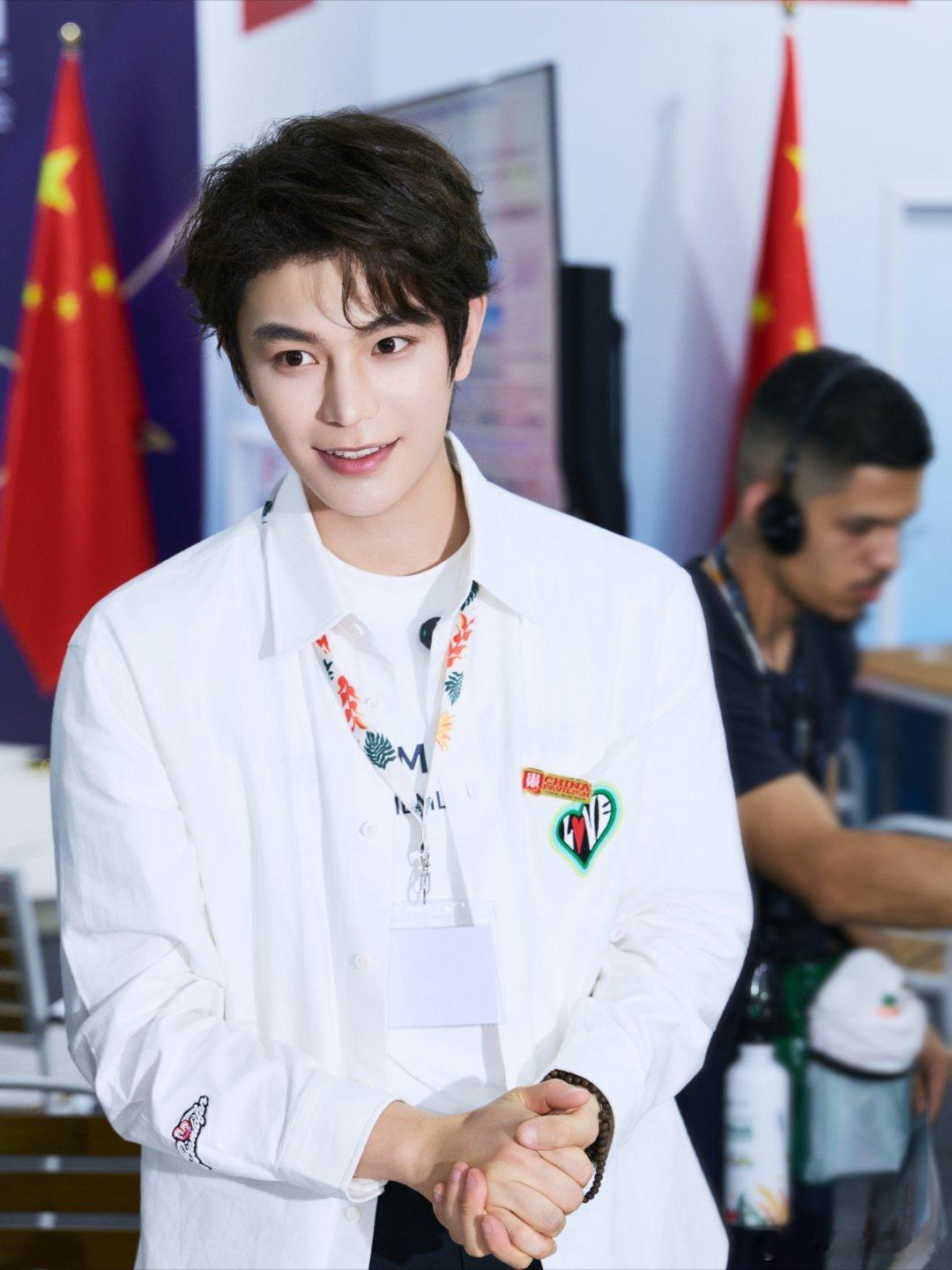 | 这一次我们不说再见，以后的每一次都有我在。