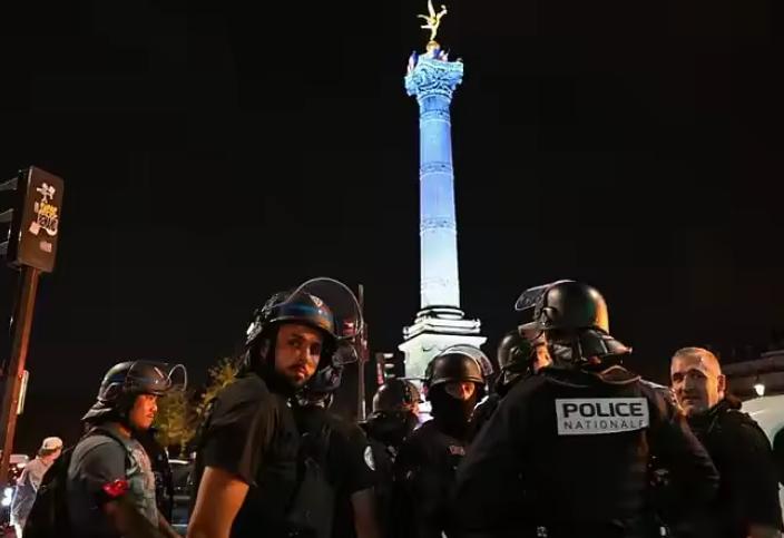 法国调动近乎半数安保人力驻守赛事，却拦不住自家球迷闹事。

2026年7月15日