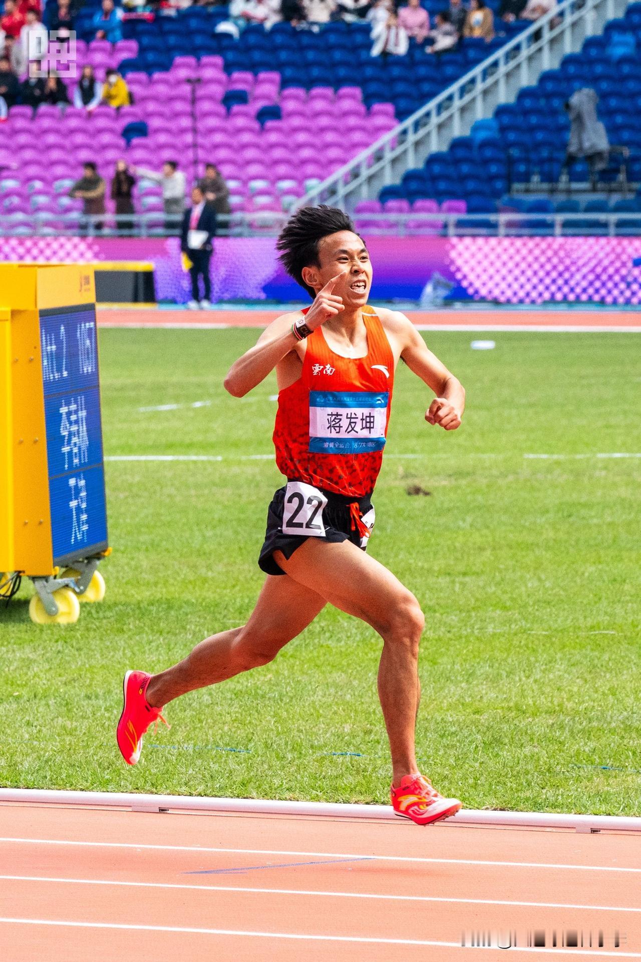 全运会万米决赛，于水庆获得铜牌，两金一铜已经很不错了。
在刚刚结束的全运会万米决