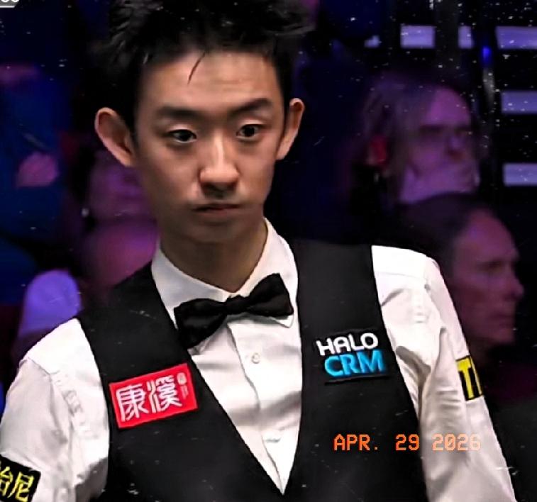 吴宜泽与瓦菲世锦赛1/4决赛首阶段4比4战平，相较对阵塞尔比，本场打法奔放凌厉，