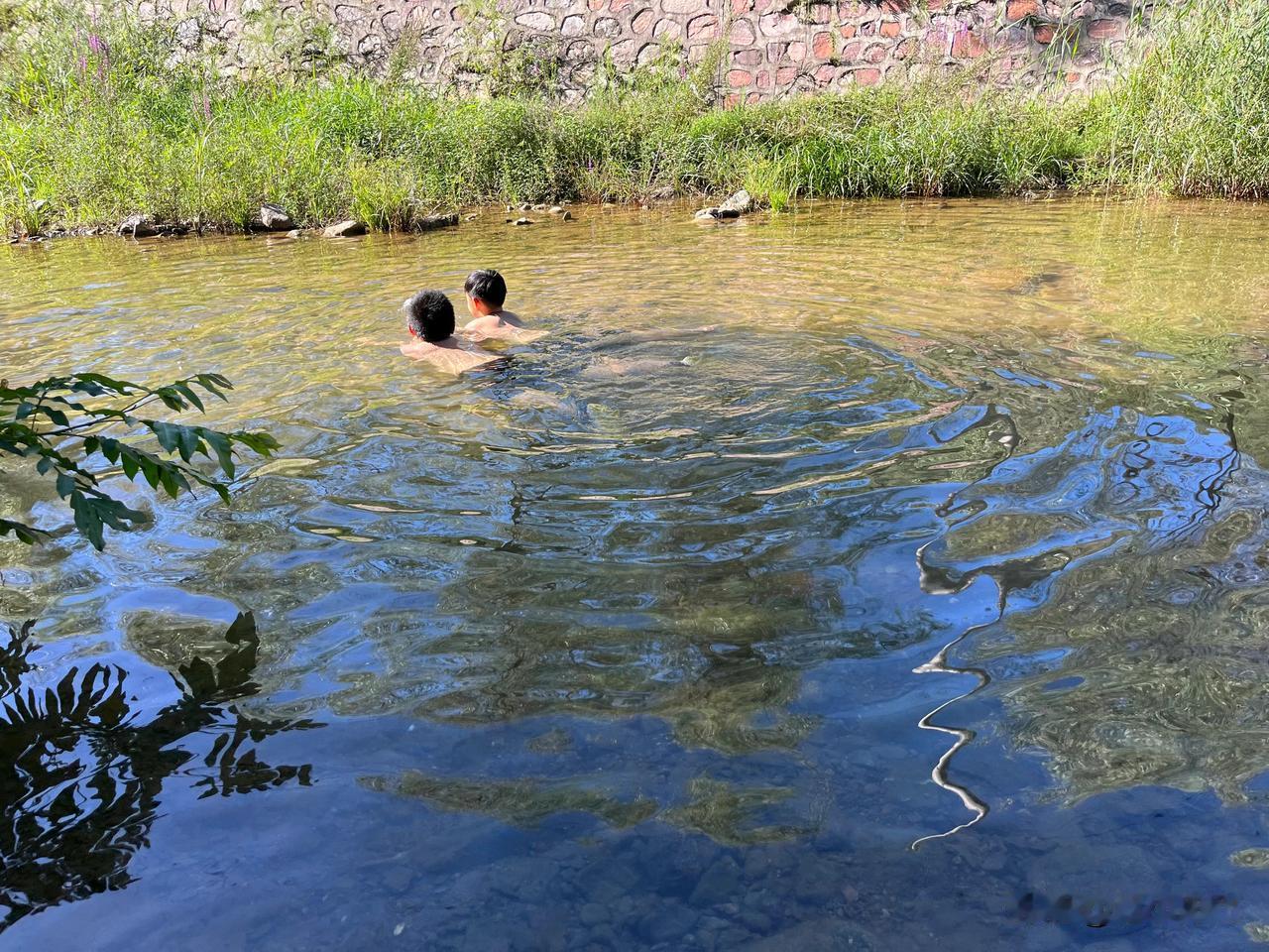 #孩子小的时候适合旅游吗?#对于这个问题我的答案是很有必要的，但是孩子也不能太小