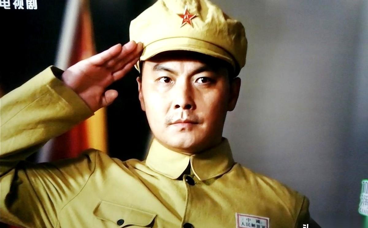 拿枪的，居然被拿刀的残血反杀？
枪都死死瞄准对方了，下一秒倒下的，竟然是我们一身