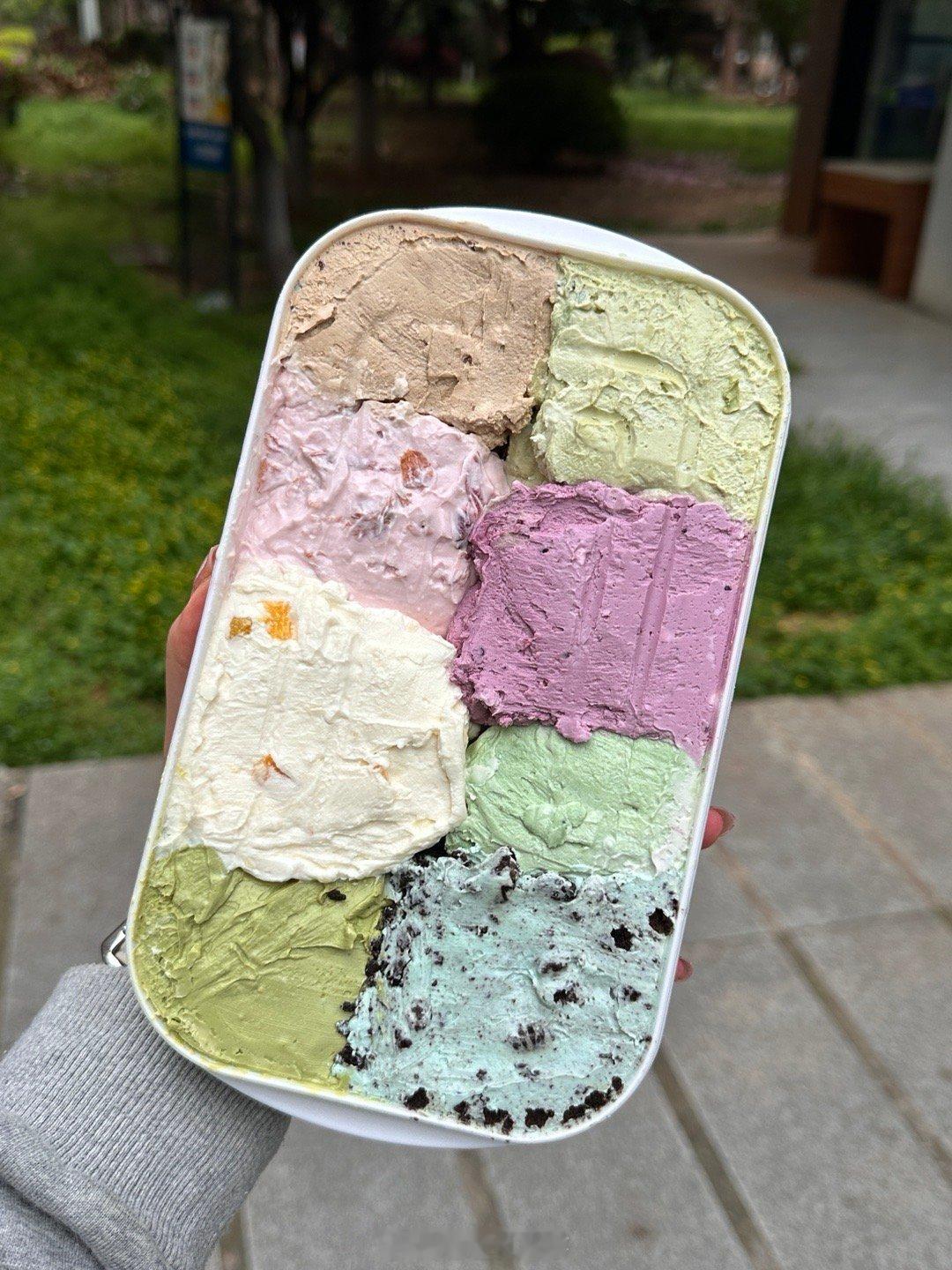 大家今天过得咋样呀！！明天要陪室友去过早(ง•̀_•́)ง希望我能起得来 ​​​