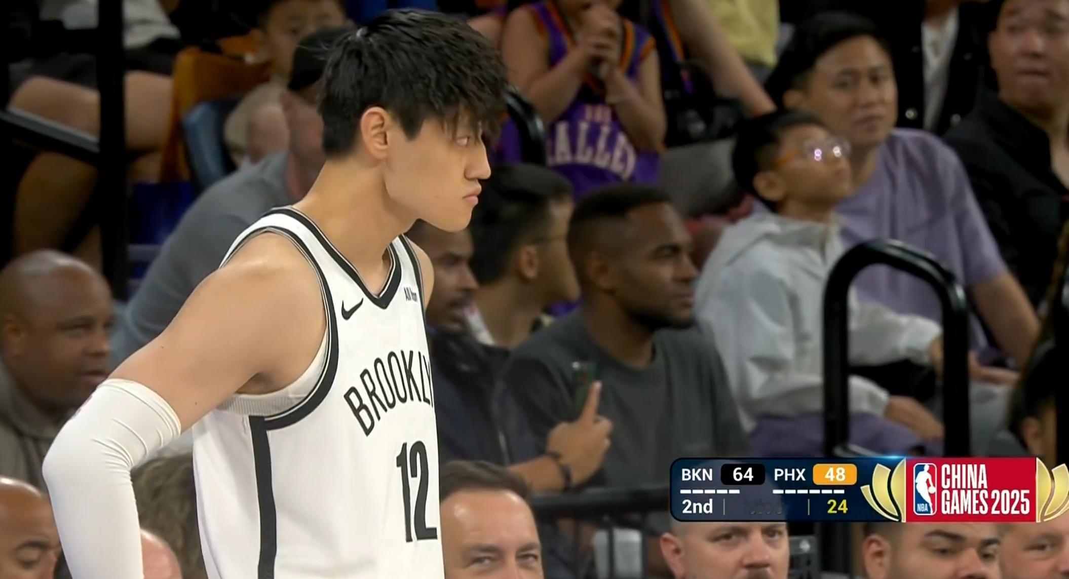 曾凡博NBA季前赛首秀NBA中国赛2025 第二节还有3分06秒，曾凡博登场！ 