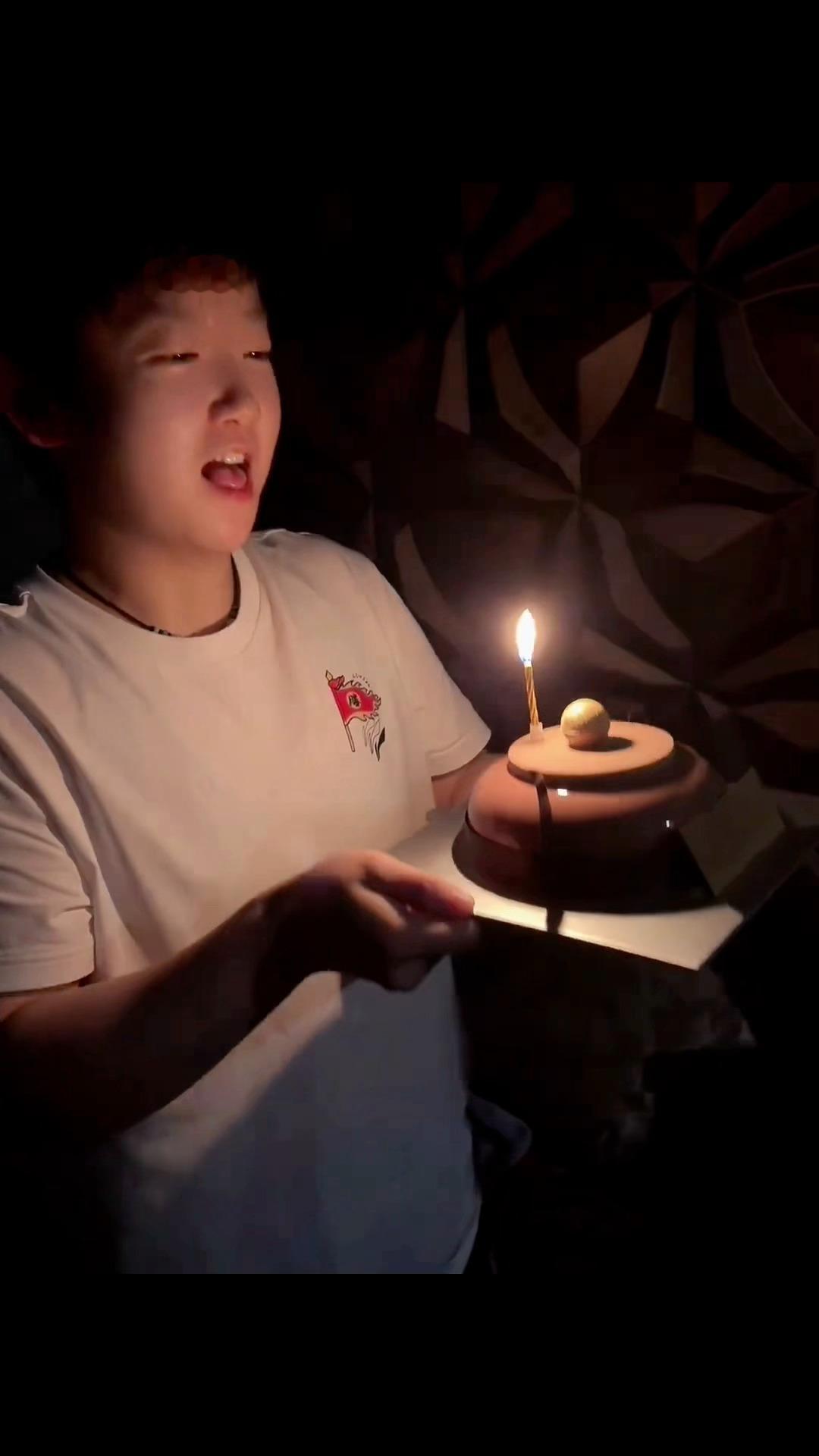 孙颖莎1104生日快乐 祝你愿望都成真[来抱抱] ​​​