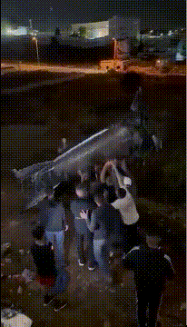 “夜空中最亮的星！”当地时间10月1日深夜，生活在巴勒斯坦约旦河西岸的巴勒斯坦人