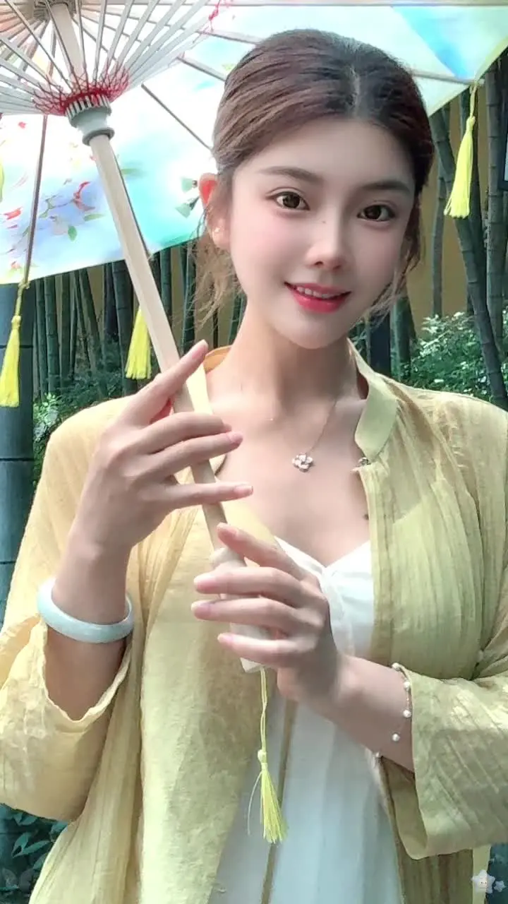 人心本无染，心静自然清。做一处清幽，觅一处静雅，得一份心安，想一份淡然。