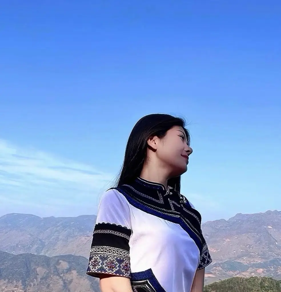 爱自己的明媚，也接受自己的破碎