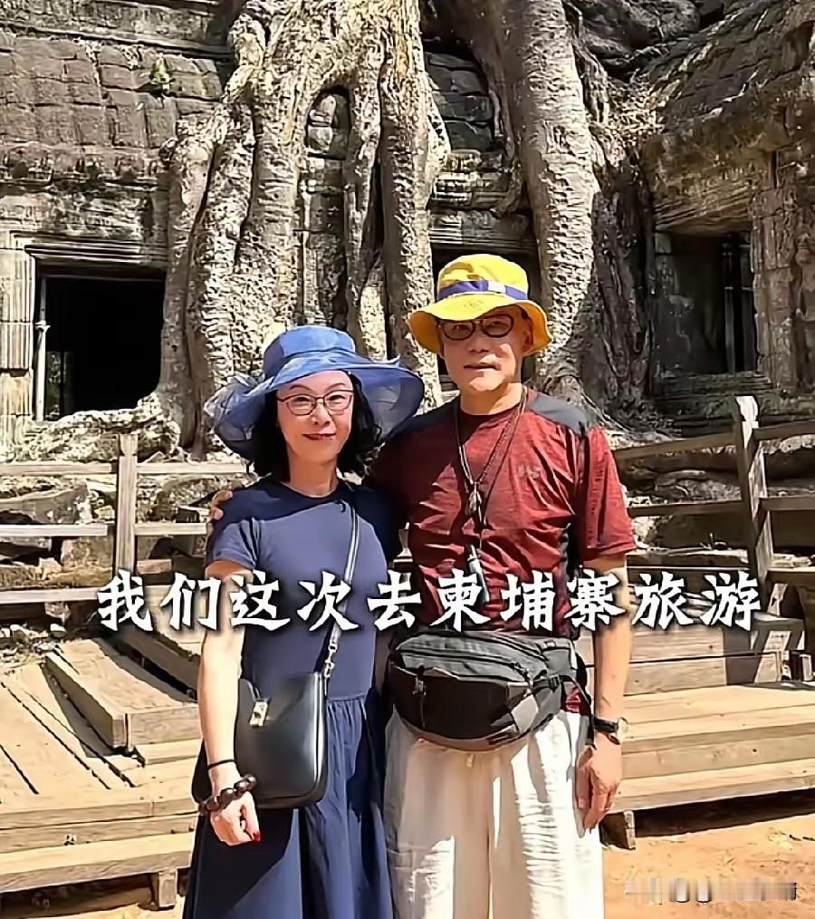 李国庆说，我们家的日程都有老婆安排。李丹红说，这也是我第一个夸你的地方。我安排的