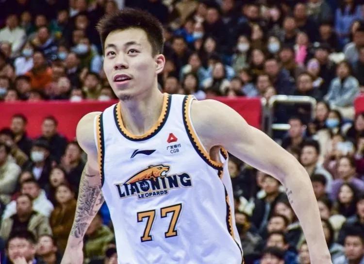 这次不拼妈！也能上热搜！
张镇麟爆砍47分3篮板1助攻3抢断，且没有失误[给力]