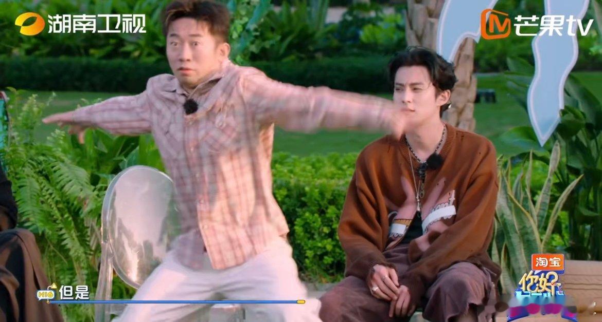 杨迪精准复刻王鹤棣动线 现场上演神级复刻名场面，从整体动线到小姿势都高度重合，完