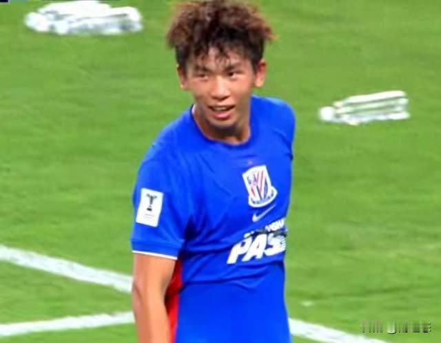 申花缺6主力2-1险胜，2次判罚引热议，中超3队9年首次全胜