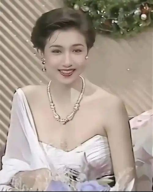 10月29日，吴绮莉在最新的公开访谈中正式澄清流传二十余年的不实传闻，明确表态成