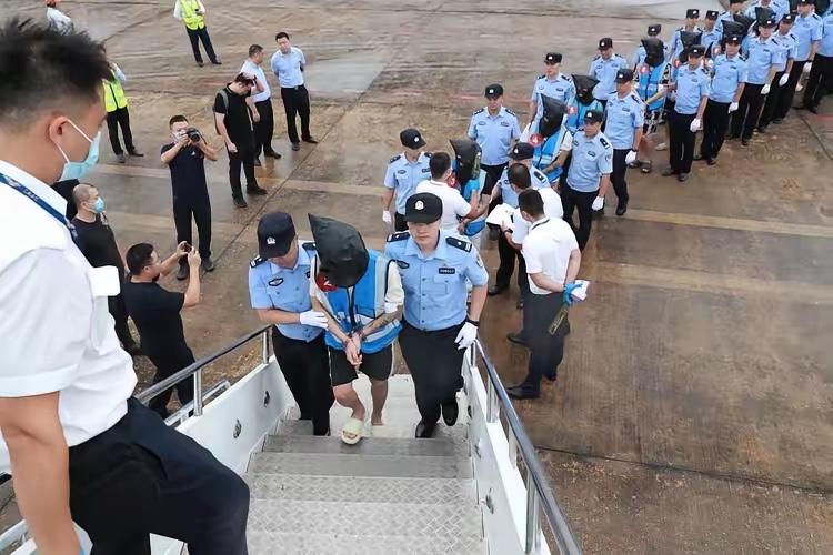 10月16日，中国驻泰国大使馆再次发布安全提醒，措辞比以往更硬：近期泰国发生多起