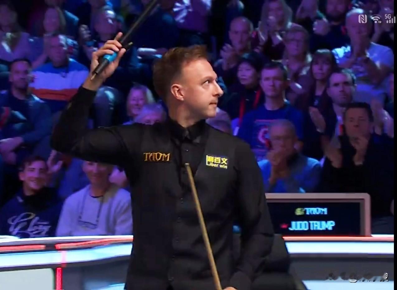 英锦赛1/4决赛，丁俊晖2-6负特鲁姆普，庞俊旭4-6负尼尔·罗伯逊。丁俊晖2-