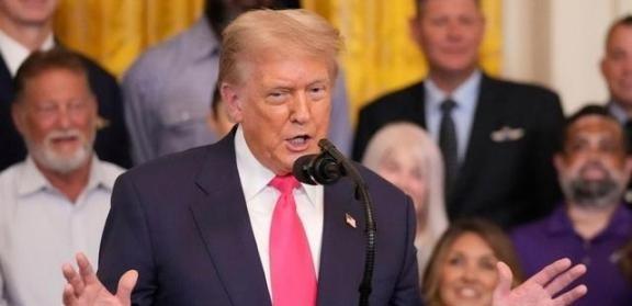 “美国要彻底玩死中国，是绝不会只用一种手段的。”去年，美国为了迫使我们放松稀土出